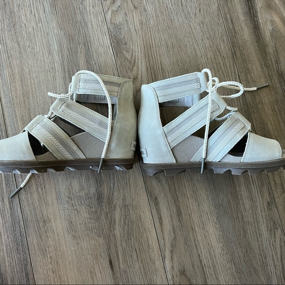 NWOT sorel joanie II gray sandals - Picture 3 of 4